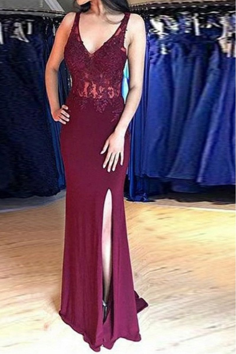 Sexy Burgundy V-neck Side Slit Sheath Evening Dresses With Appliques