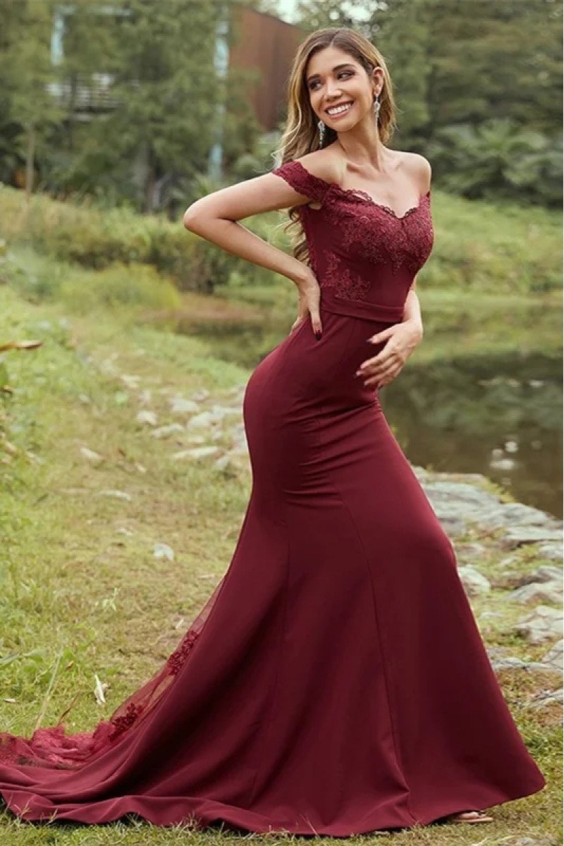 Alice Classical Burgundy Off Shoulder Open Back Appliques Sheath Bridesmaid Dresses